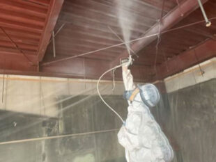 天井裏吹付材